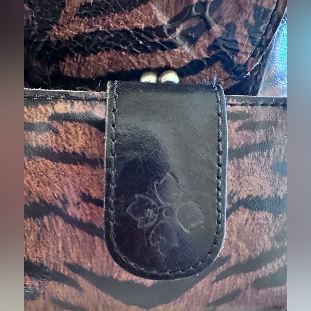 NWOT! Rare and Retired. Patricia Nash Tiger Drawstring Bag w/Matching Wallet - Picture 3 of 12